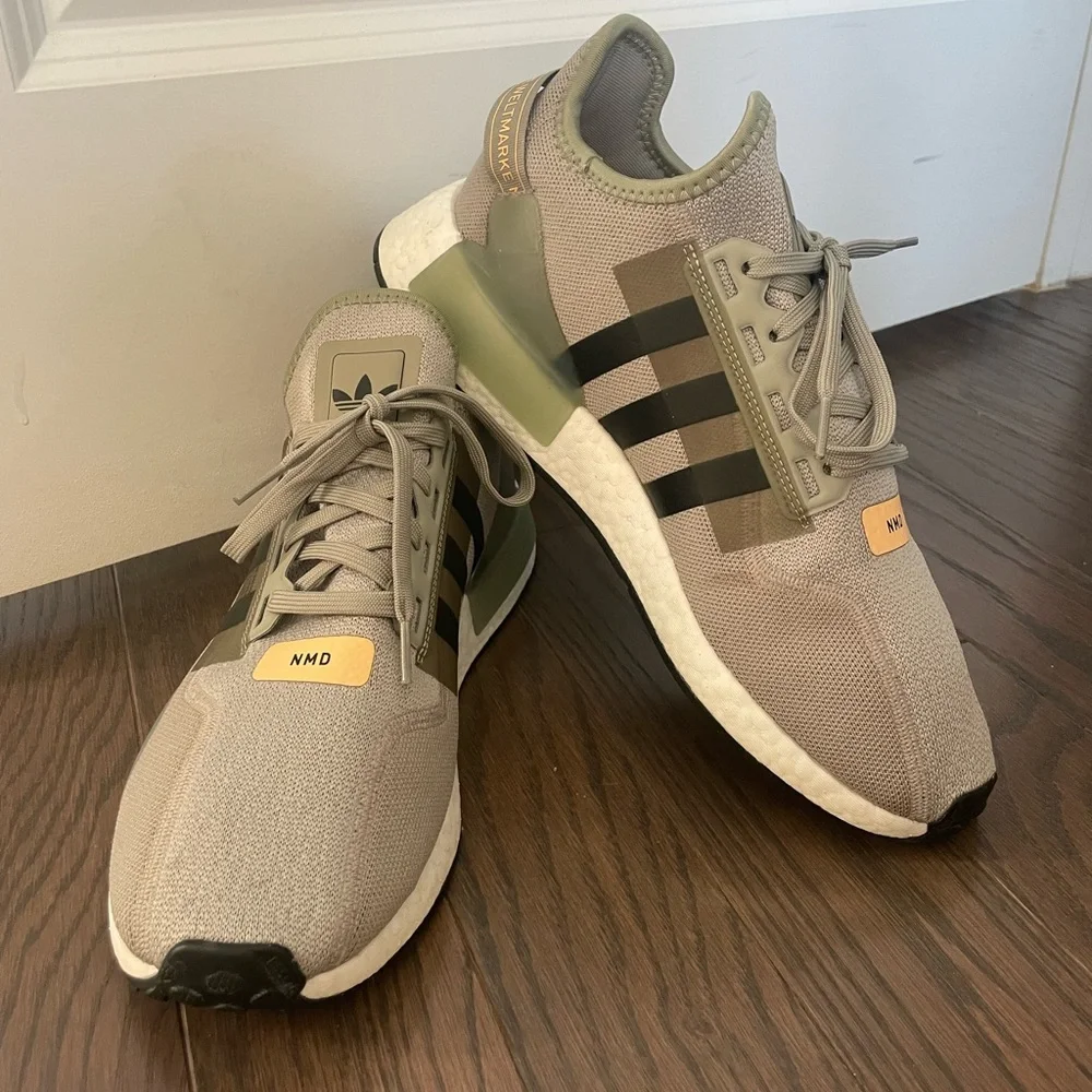 ADIDAS NMD_R1 V2 SHOES SIZE 12